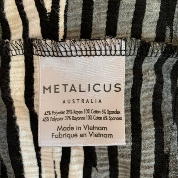 Metalicus Black & White Striped Stretch Dress – Size M – 3/4 Sleeve - Picture 4 of 4